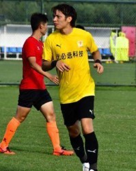 开云体育下载-曝川足陷欠薪罢训风波 矛盾激化老将汪嵩处境尴尬