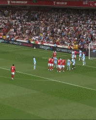 开云体育网址-梦幻开局！伍德在三人防守中起脚撩射破门，森林开场5分钟领先