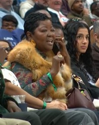 开云体育下载-强力后援团！杜兰特母亲来到现场观战火箭对阵奇才