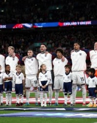 开云体育下载-南门下课三狮露出獠牙？英格兰历史首次输给希腊