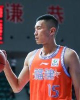 开云下载-媒体人：有消息称谢文政大概率进山东一队 陈林坚开始随队训练