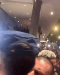 开云体育下载-秘鲁球员与西班牙警察发生冲突 只因警察认错人？