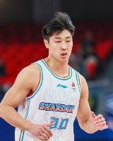 直播吧：天津男篮与锋线何思雨签下为期3年C类合同
