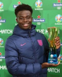 把福登桑乔压在替补席 新兵萨卡当选三狮最佳