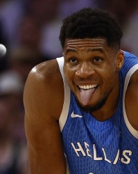 开云体育下载-以逸待劳！字母哥复出25分半砍下27分8板4助 正负值炸裂+45